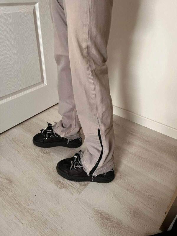 Pantalon marron clair avec flare a zip noir