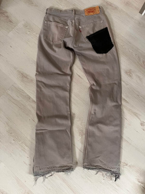 Pantalon marron clair avec poche noir ajoutée